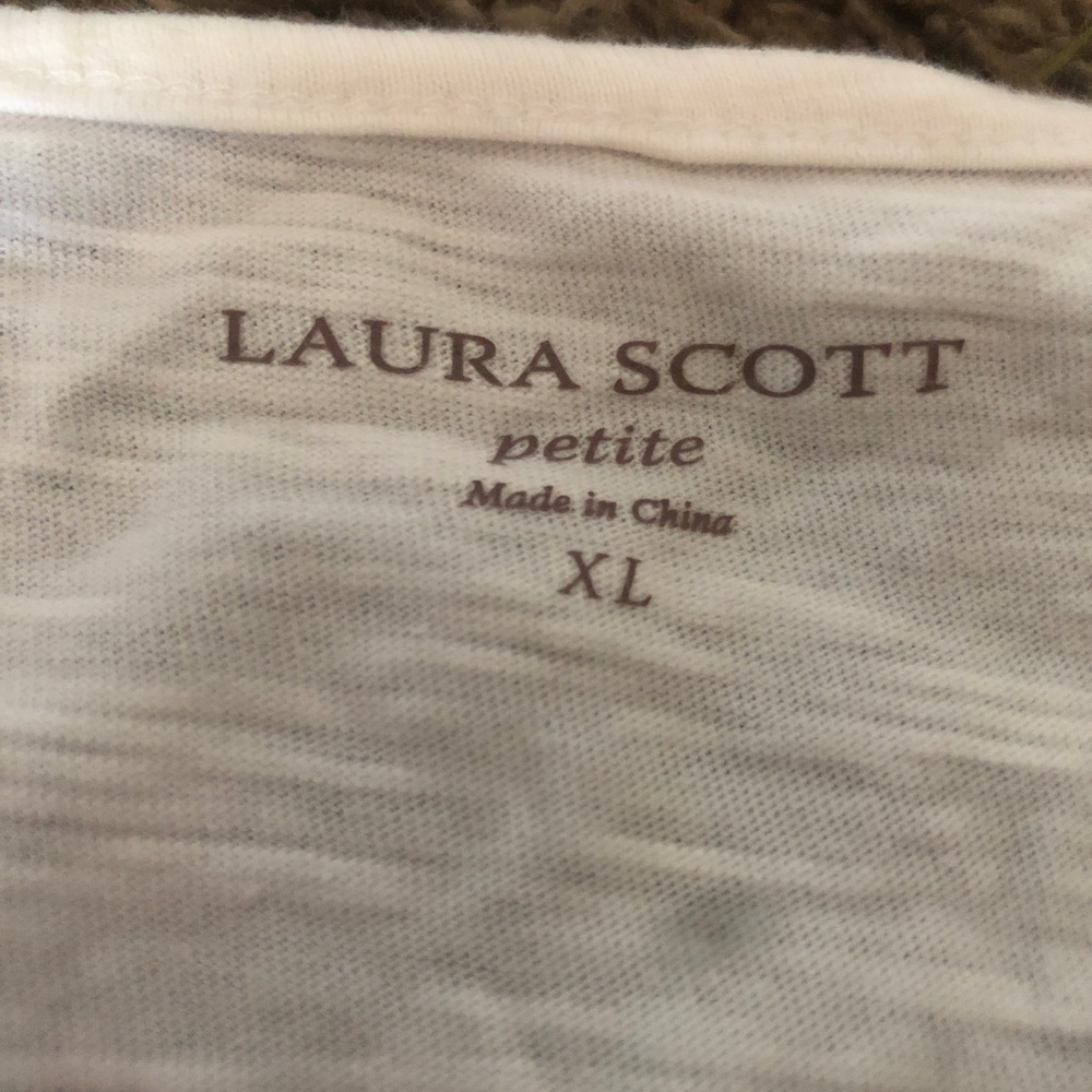 white blouse - Picture 2 of 3